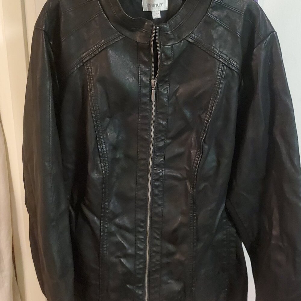 Avenue Leather Jacket 26/28 Size. Color Black